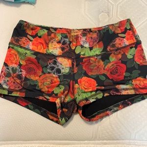 Skull and roses Fleo shorts